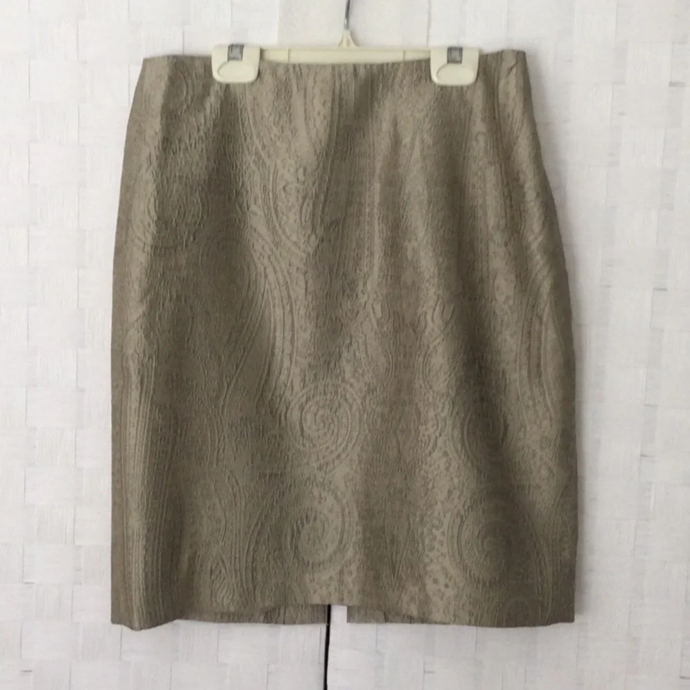 Linda Allard Ellen Tracy Skirt size P8 color Champagne lined inside.    #431